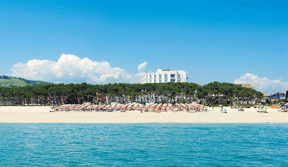 Hotel Lido Alba Adriatica Exteriör bild